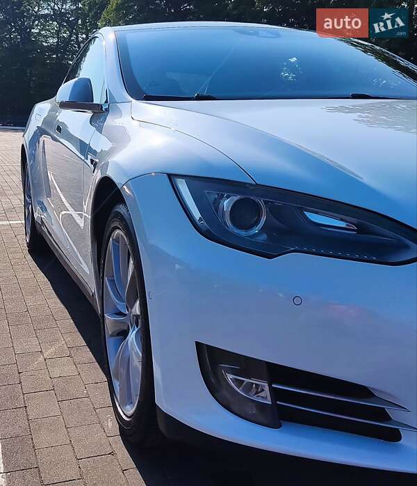 Tesla Model s (2014)