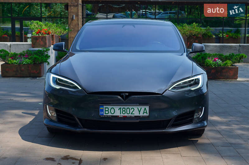 Tesla Model s (2018)
