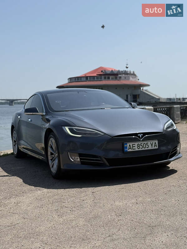 Tesla Model s (2017)