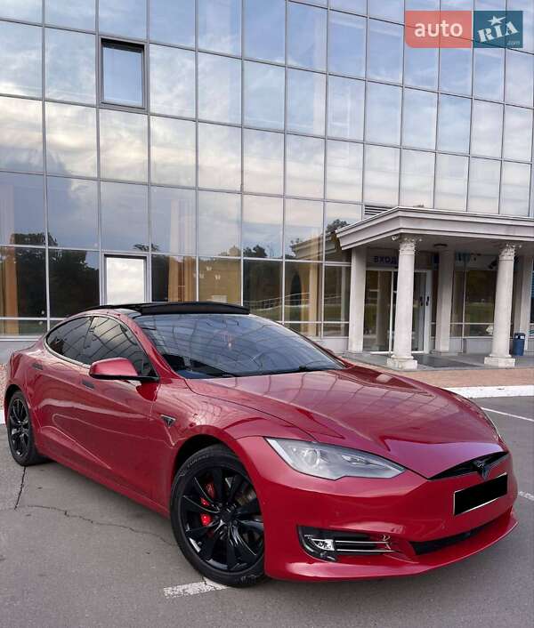 Tesla Model s (2015)