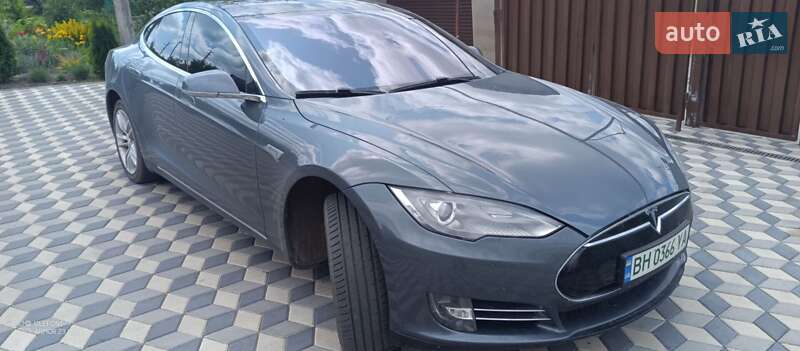 Tesla Model s (2013)