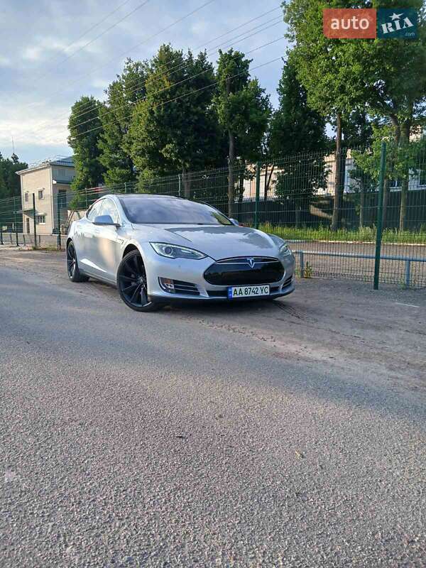 Tesla Model s (2013)