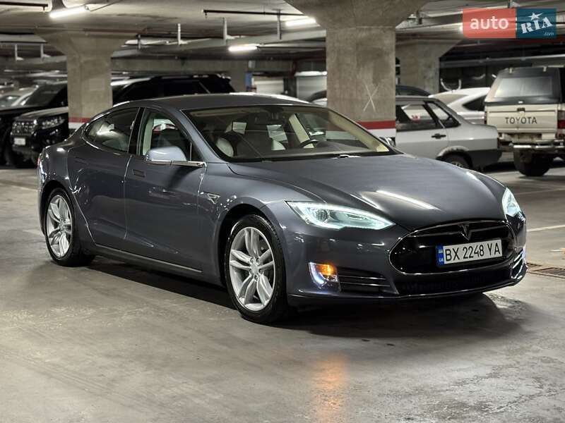 Tesla Model s (2013)