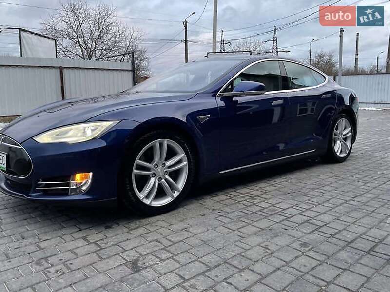 Tesla Model s (2016)