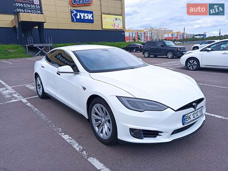 Tesla Model s (2013)