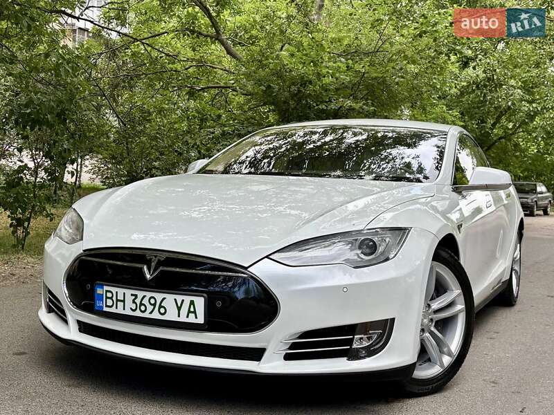 Tesla Model s (2013)