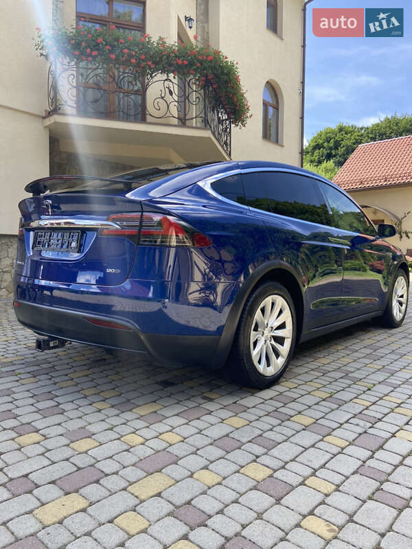 Tesla Model x (2016)