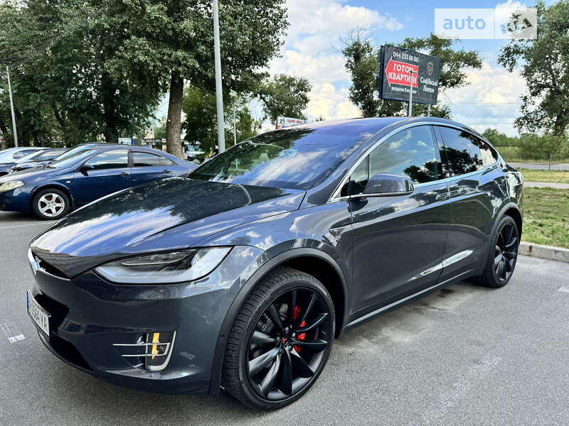 Tesla Model x (2016)