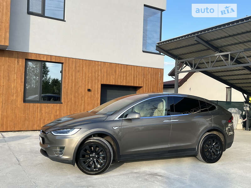 Tesla Model x (2016)
