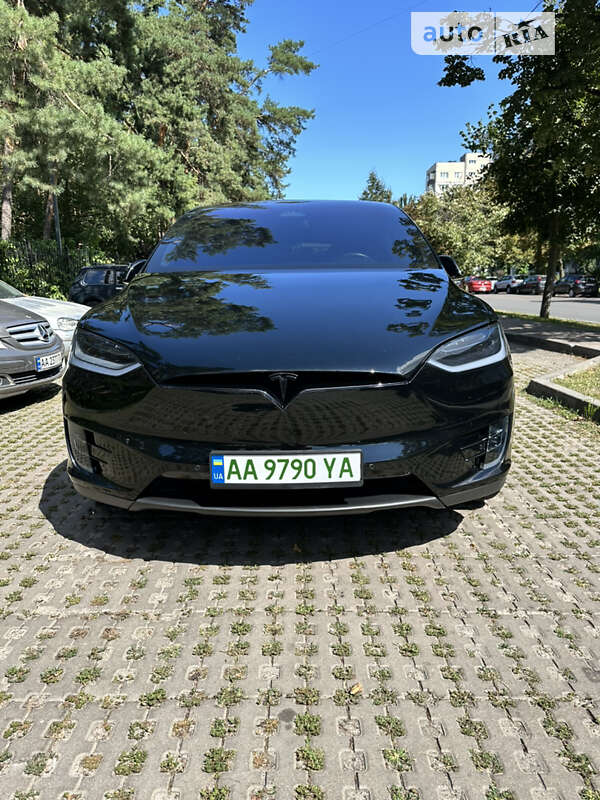 Tesla Model x (2020)