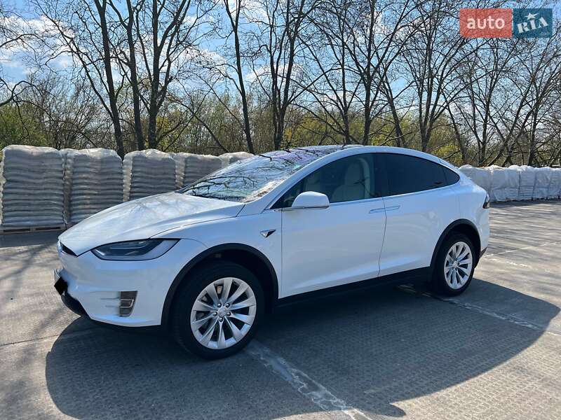 Tesla Model x (2018)