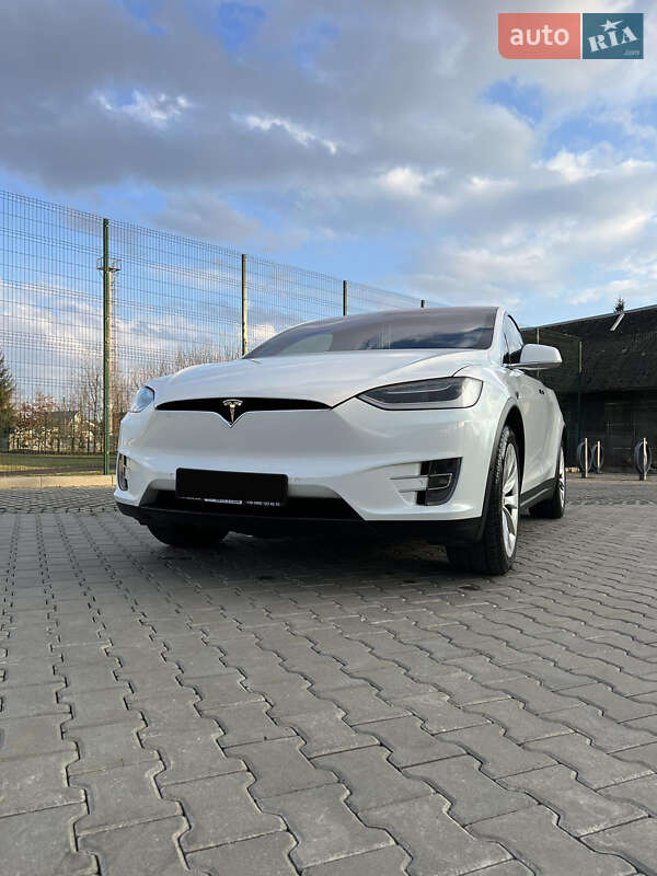 Tesla Model x (2016)