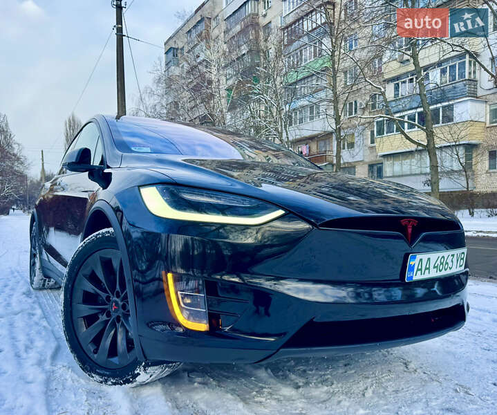 Tesla Model x (2016)