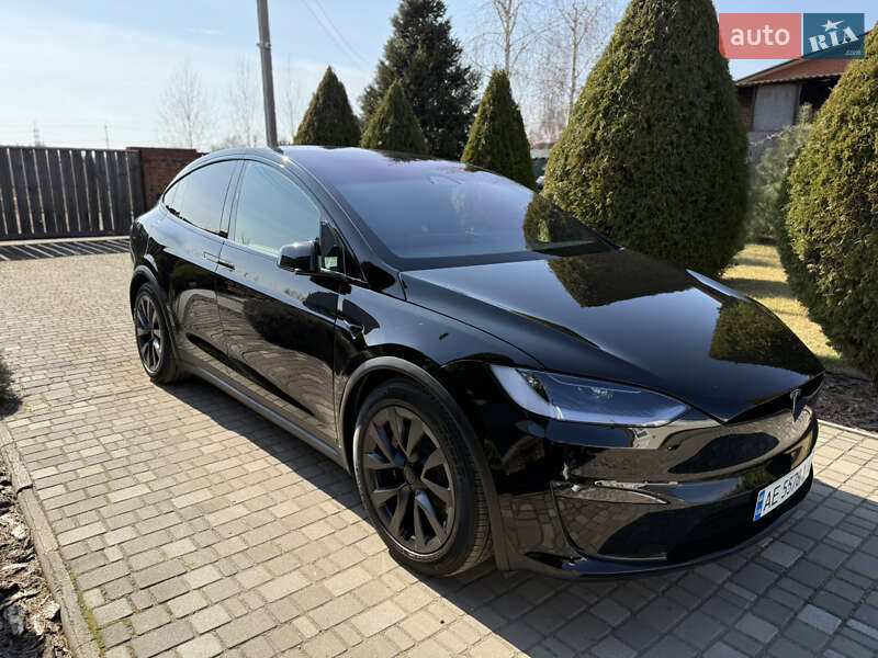 Tesla Model x (2024)