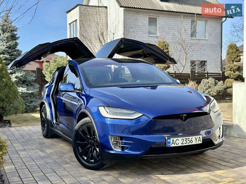 Tesla Model x (2016)