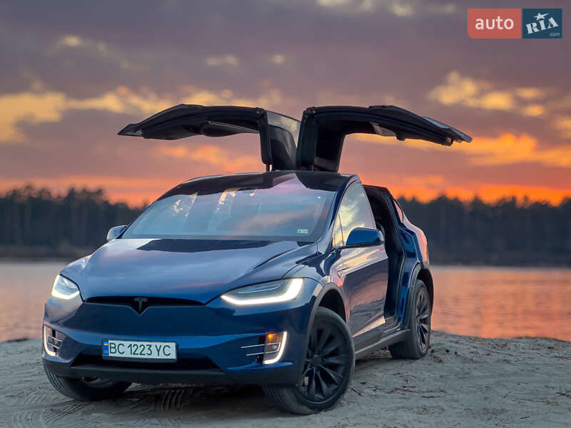 Tesla Model x (2016)