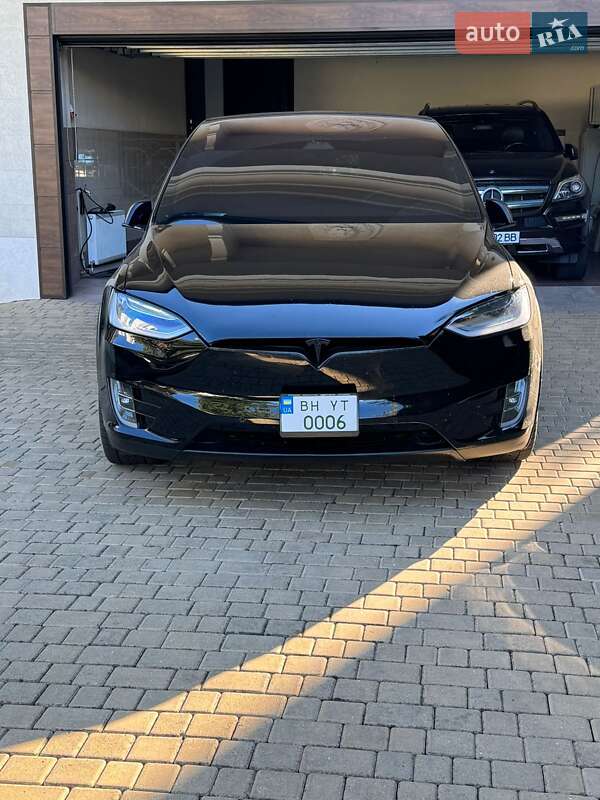 Tesla Model x (2020)