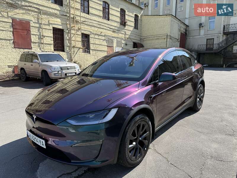 Tesla Model x (2024)