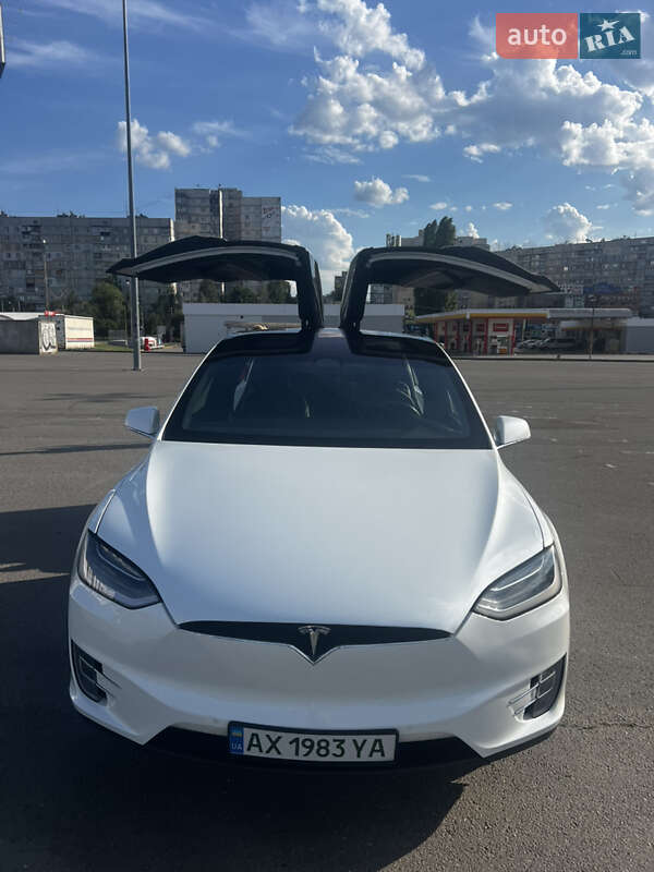 Tesla Model x (2019)