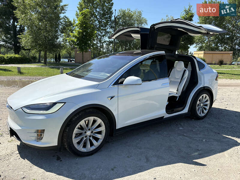 Tesla Model x (2017)