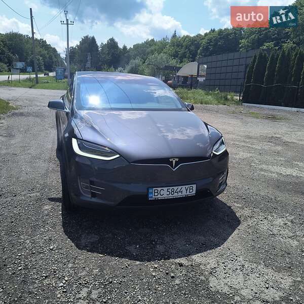 Tesla Model x (2016)