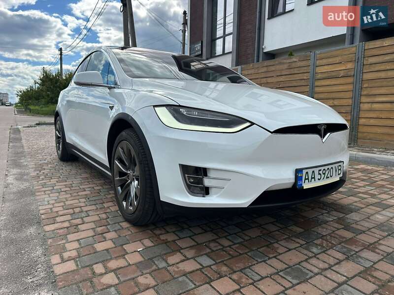 Tesla Model x (2018)