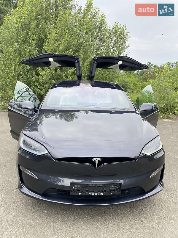 Tesla Model x (2024)