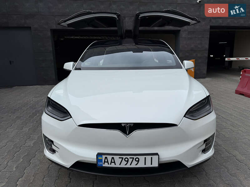 Tesla Model x (2019)