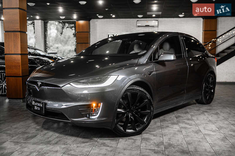 Tesla Model x (2020)