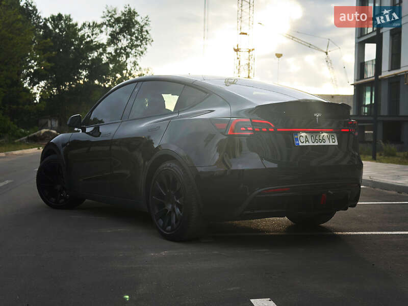 Tesla Model y (2021)