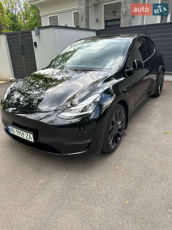 Tesla Model y (2020)