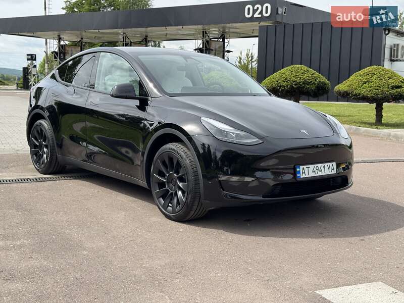 Tesla Model y (2024)