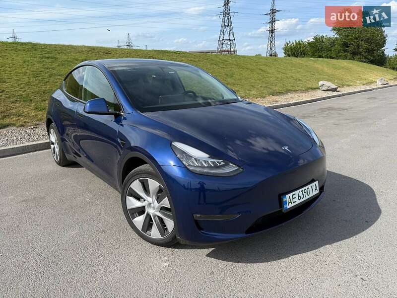 Tesla Model y (2023)