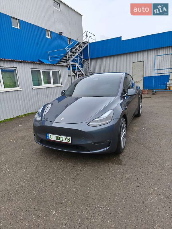 Tesla Model y (2023)