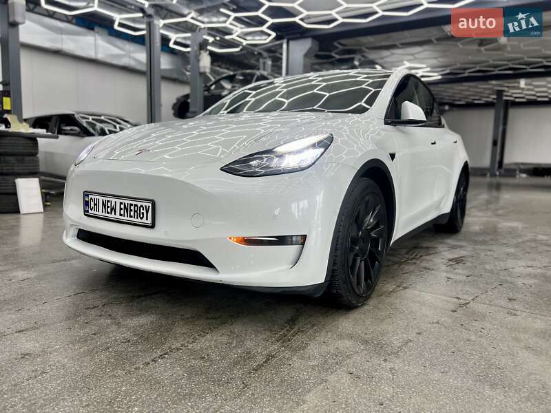 Tesla Model y (2021)