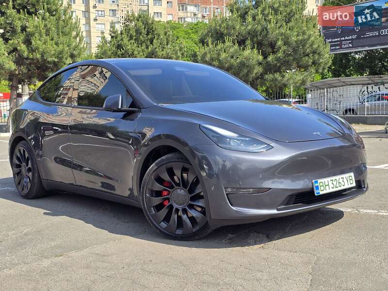 Tesla Model y (2022)