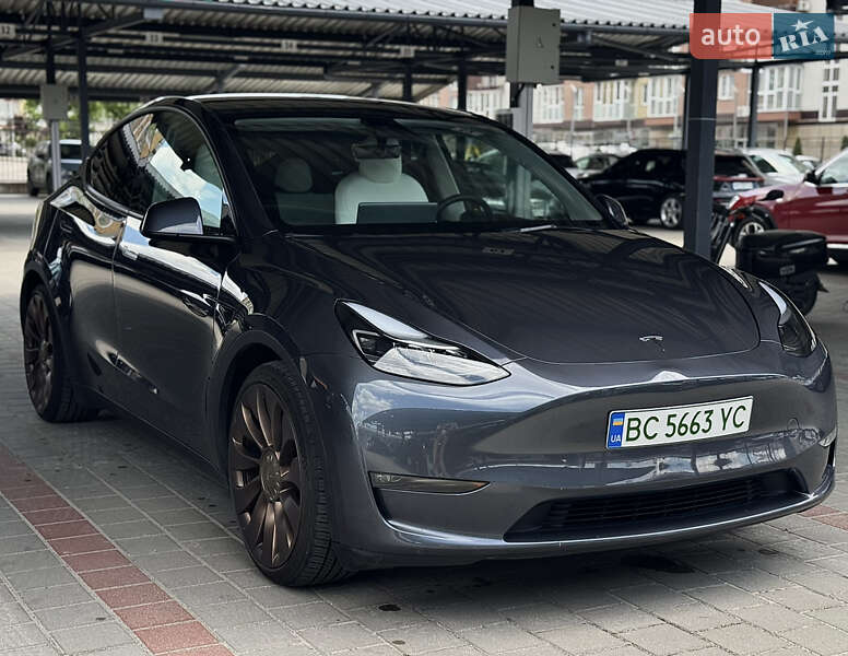 Tesla Model y (2023)