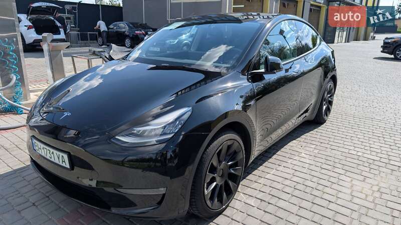 Tesla Model y (2021)