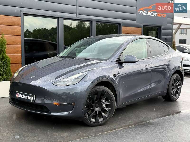 Tesla Model y (2023)