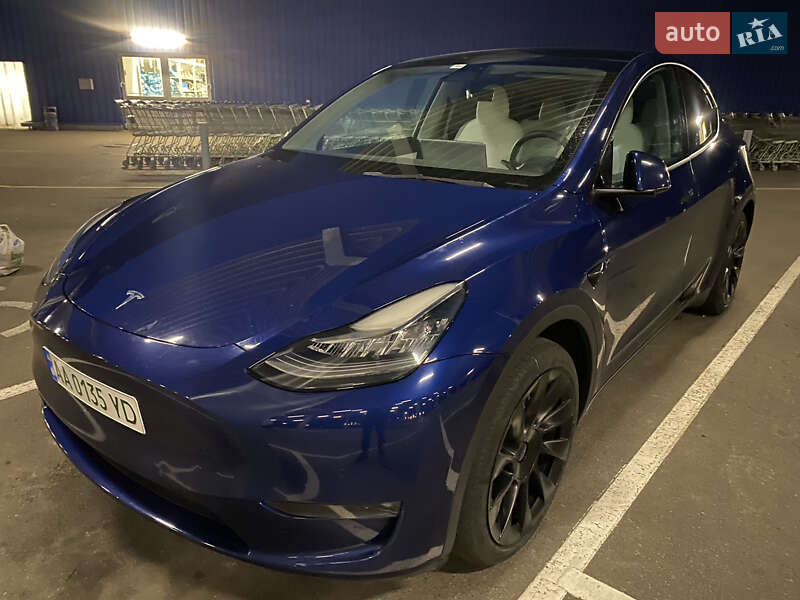 Tesla Model y (2021)
