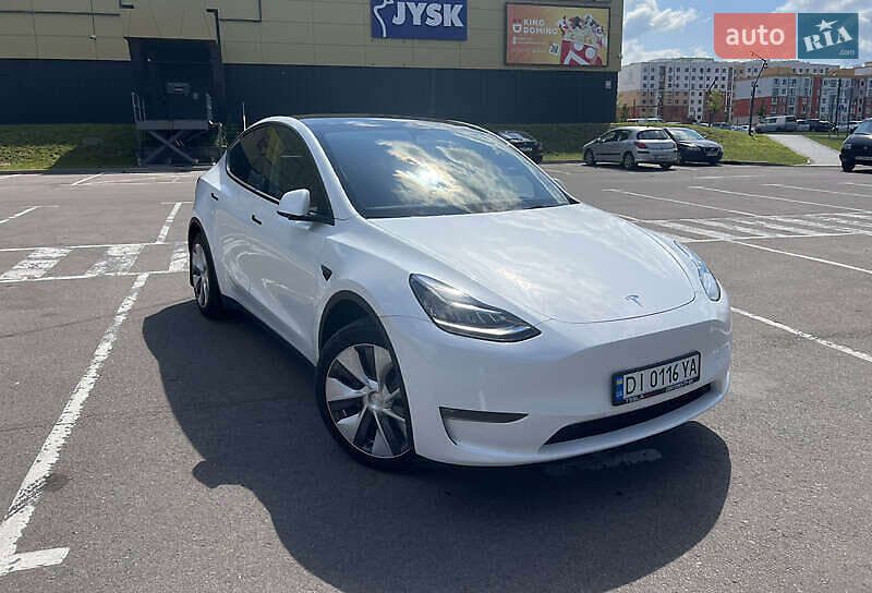 Tesla Model y (2022)