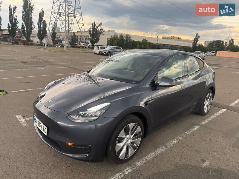 Tesla Model y (2022)