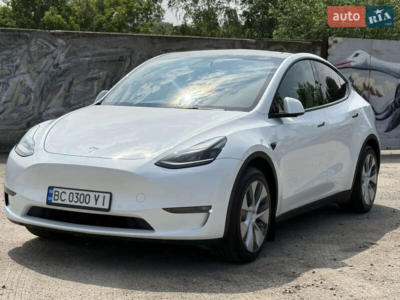 Tesla Model y (2022)