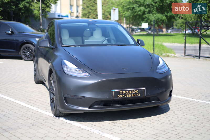 Tesla Model y (2021)