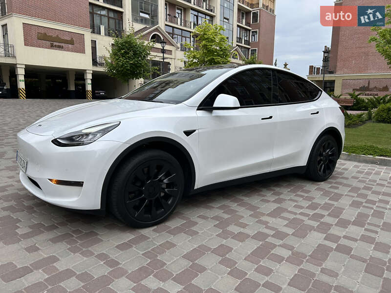 Tesla Model y (2022)