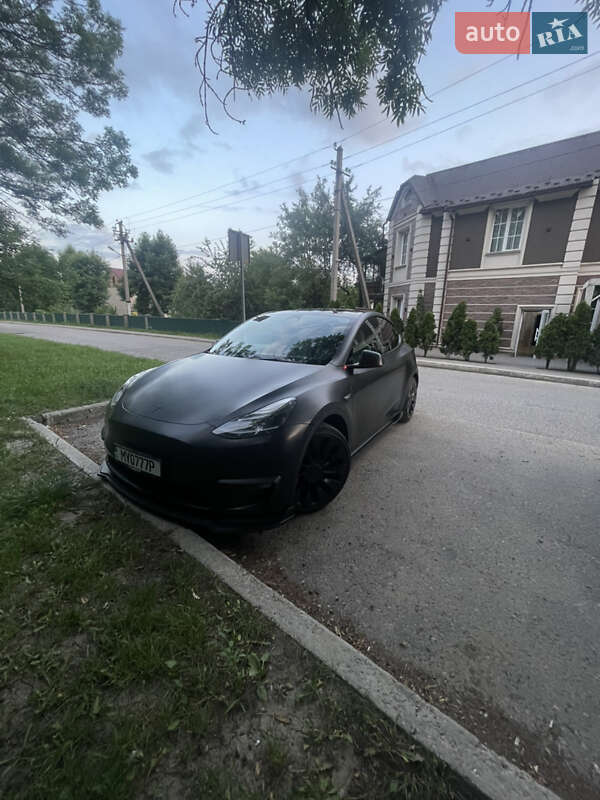 Tesla Model y (2023)