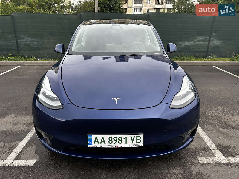 Tesla Model y (2020)