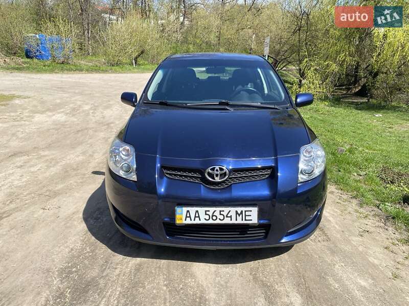 Toyota Auris (2009)