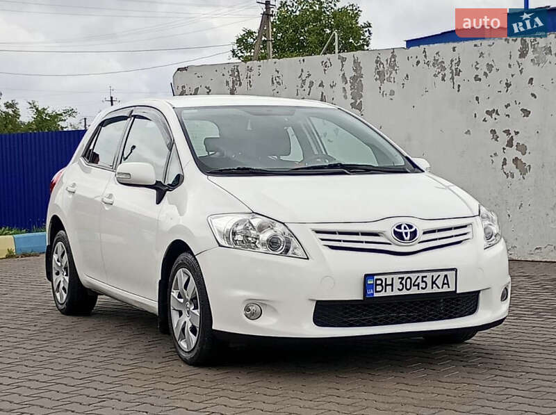 Toyota Auris (2010)