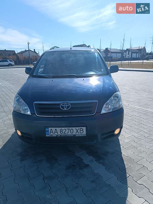 Toyota Avensis verso (2002)